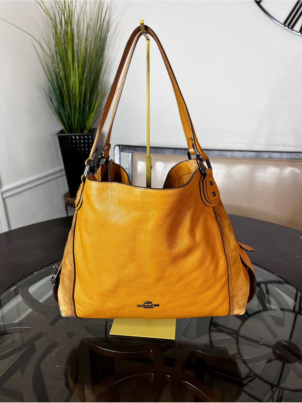 COACH Edie 31 Shoulder
Bag Pebble Leather and Suede
LIGHT SADDLE 59500